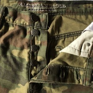 AEO hirise camo shorts